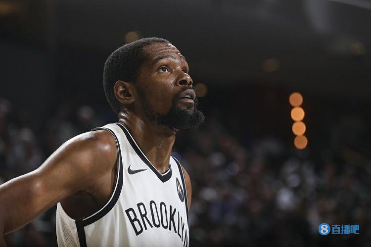 瓦拉内：膝盖受伤影响了我的职业生涯，我一直带着疼痛踢球（瓦拉内：长期膝伤影响我的职业生涯，我一直忍痛出战）