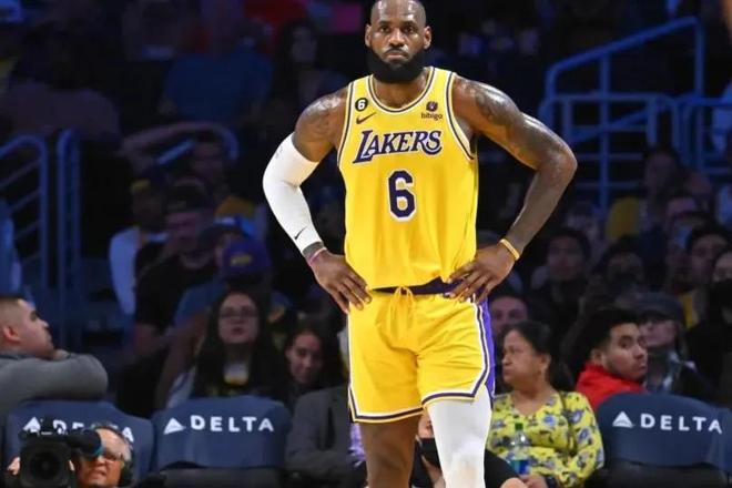 弗罗因德：奥地利重新打进世界杯意义重大；阿拉巴是个领导者（弗罗因德称奥地利重返世界杯意义非凡，阿拉巴堪称球队领袖）