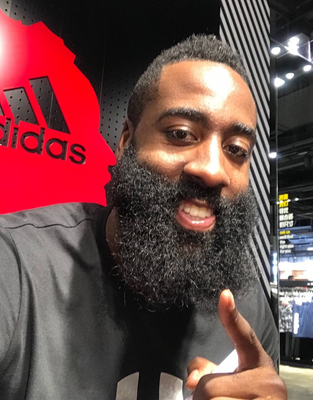 队报盛赞维蒂尼亚：他是巴黎的节拍器和新一代中场的完美代表（《队报》盛赞维蒂尼亚：巴黎的中场节拍器，新一代中场的标杆）