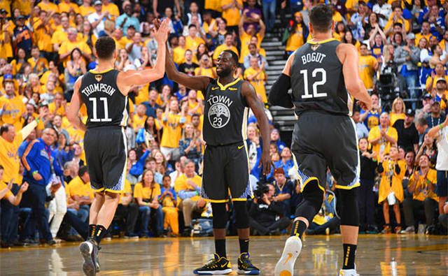 克罗斯：皇马与曼城都缺乏中场控制力；英超球队客场表现下滑（克罗斯：皇马、曼城中场掌控不足；英超球队客场竞争力走低）