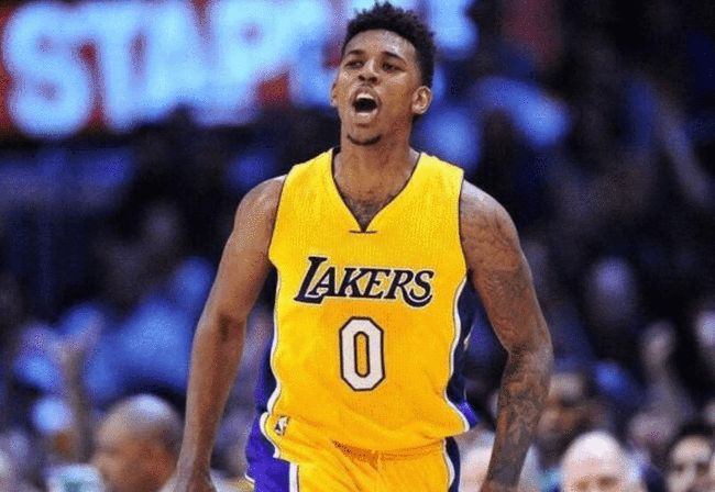 安东尼奥：拜合拉木一直在给球队带来帮助；我让球员远离外界评论（安东尼奥：拜合拉木持续为球队做贡献，我要求球员远离外界评论）