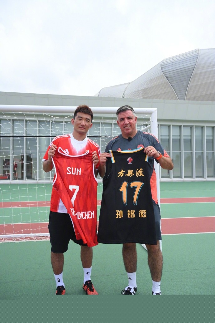 能否做到？拜仁有望成为首支欧冠客战巴黎取得三连胜的球队（拜仁冲击历史：有望成欧冠首支客场对巴黎实现三连胜的球队）