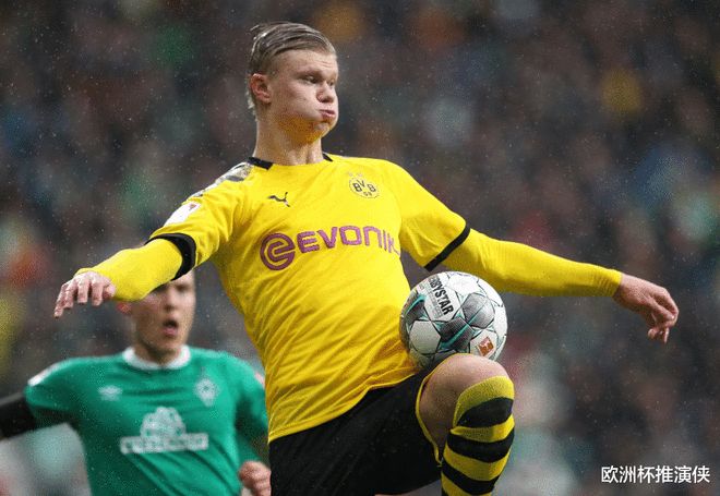 球迷看得手心冒汗（心跳时刻，球迷直捏一把汗）